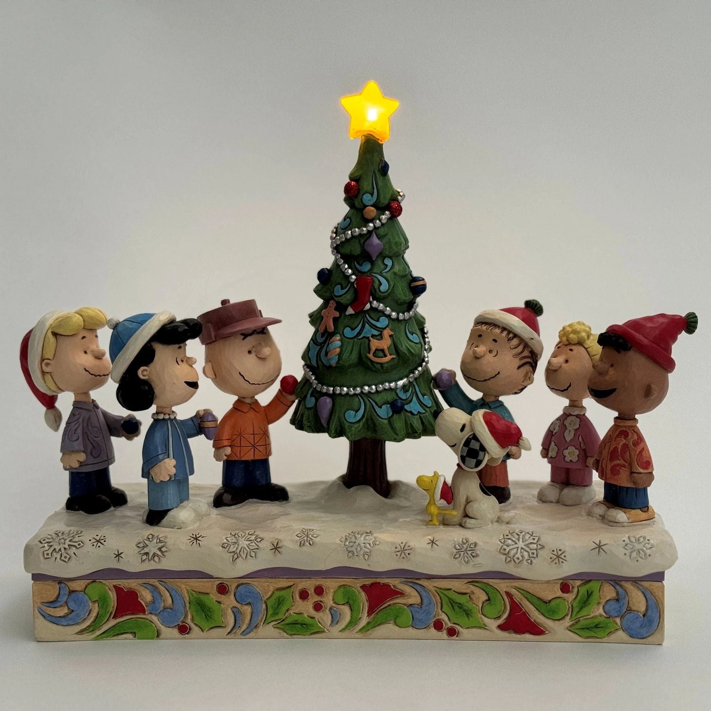 Peanuts Gang Decorating Tree